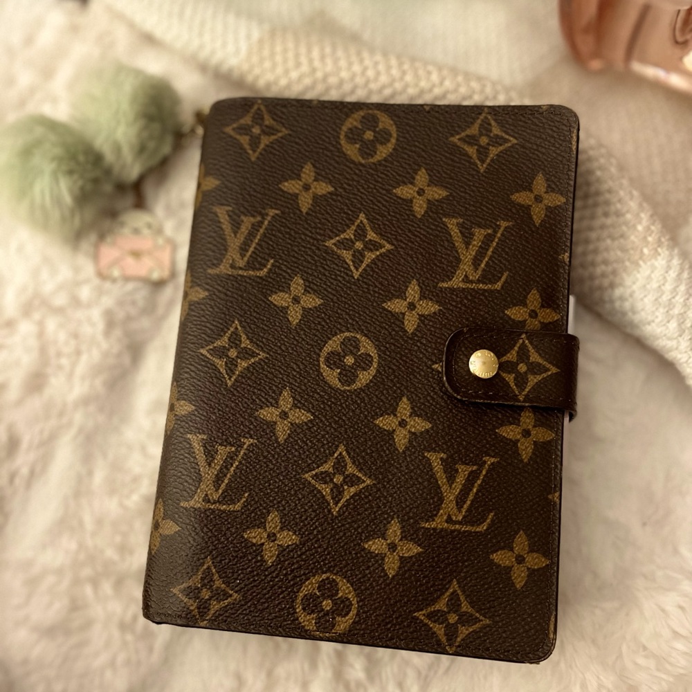 Louis Vuitton MEDIUM (MM) agenda cover (sold out everywhere)